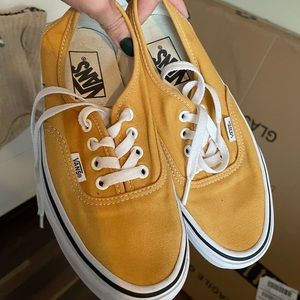VANS womens 5.5- men’s 4